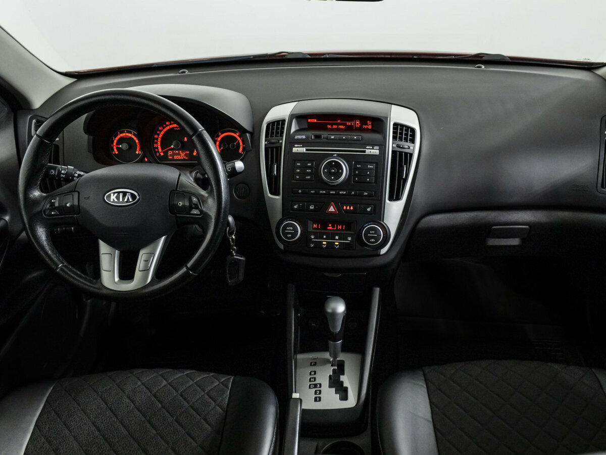 Kia Ceed I Рестайлинг, 2011 Фото №11