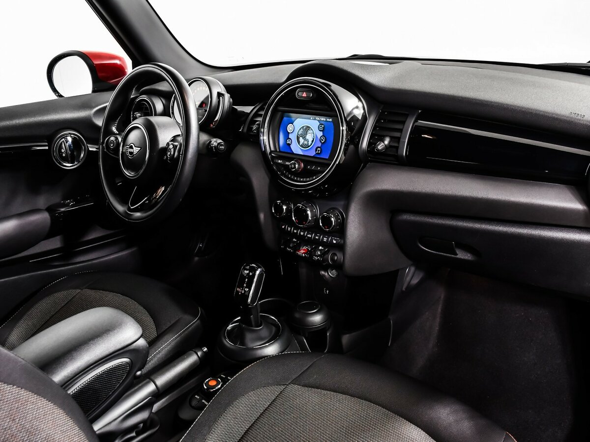 Mini Hatch Cooper III (F55/F56) Рестайлинг, 2019 Фото №9