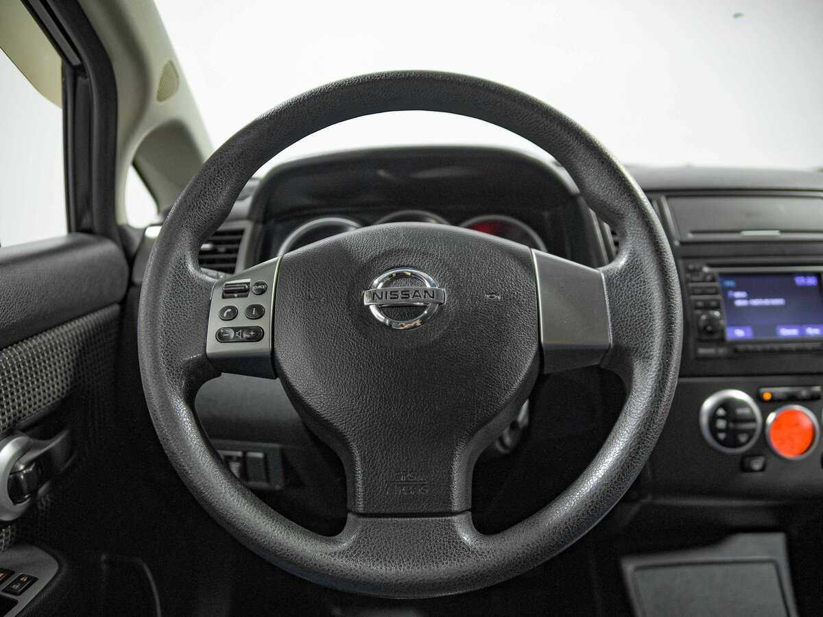 Nissan Tiida, 2010 Фото №9