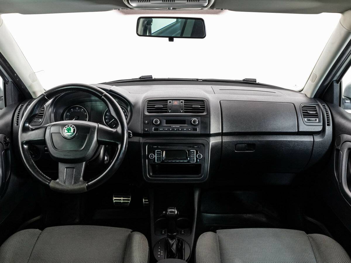 Skoda Fabia Scout II Рестайлинг, 2011 Фото №8
