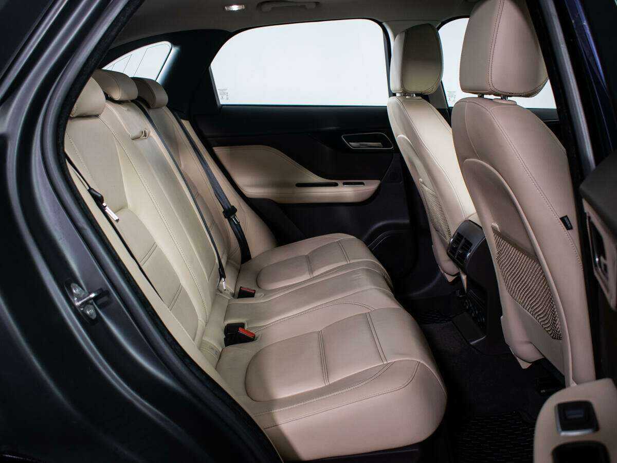Jaguar F-Pace, 2017 Фото №8
