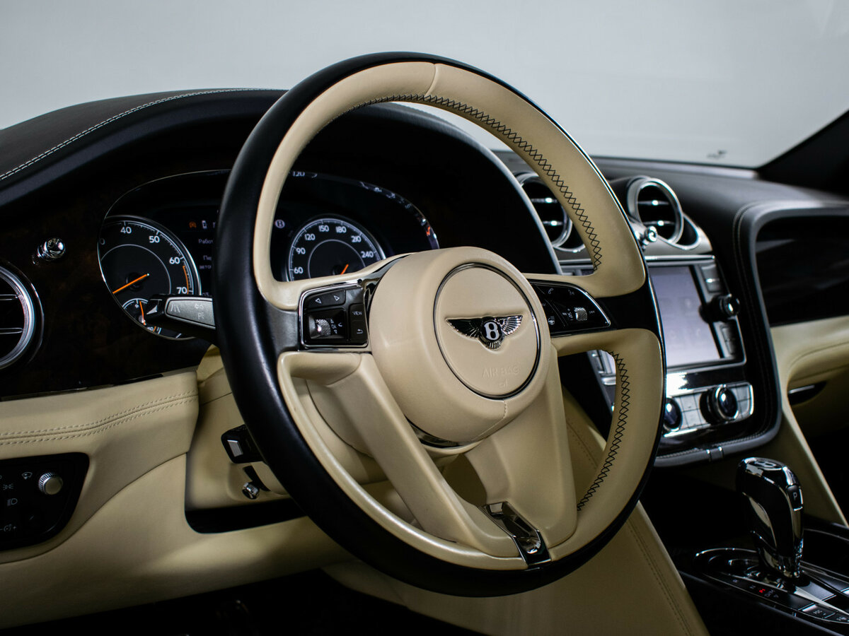 Bentley Bentayga I, 2016 Фото №16