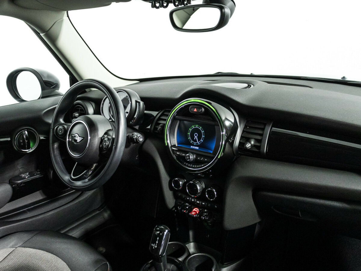 Mini Hatch Cooper III (F55/F56) Рестайлинг, 2018 Фото №9