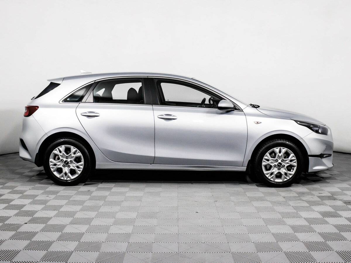 Kia Ceed III Рестайлинг, 2022 Фото №4