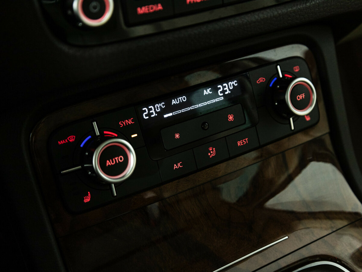 Volkswagen Touareg II, 2013 Фото №17