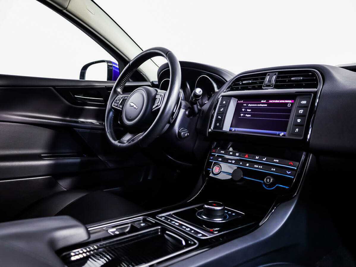 Jaguar XE, 2017 Фото №8
