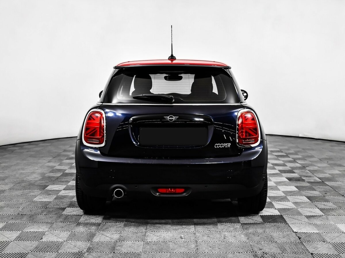 Mini Hatch Cooper III (F55/F56) Рестайлинг, 2019 Фото №6