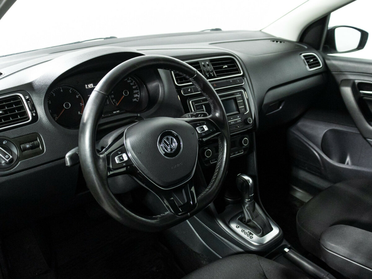 Volkswagen Polo V Рестайлинг, 2017 Фото №11