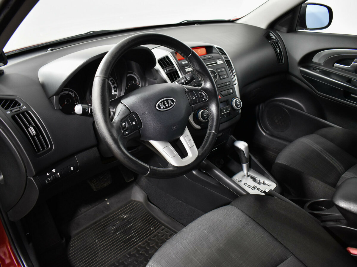Kia Ceed I Рестайлинг, 2011 Фото №9