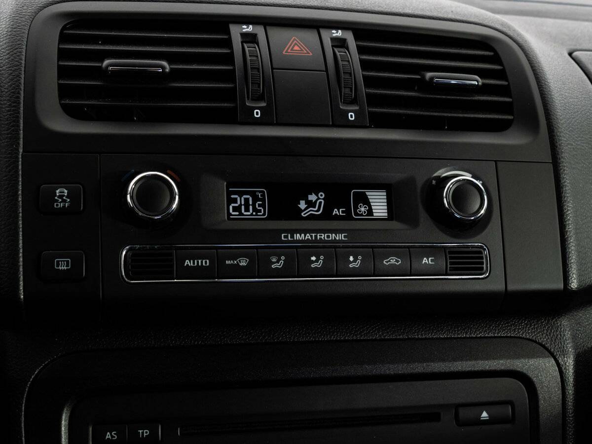 Skoda Fabia, 2013 Фото №12