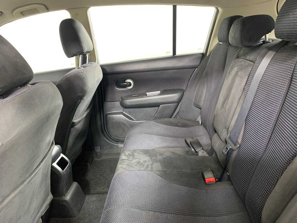 Nissan Tiida, 2011 Фото №19