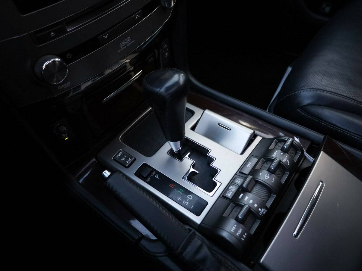 Lexus LX 570 III Рестайлинг, 2012 Фото №23