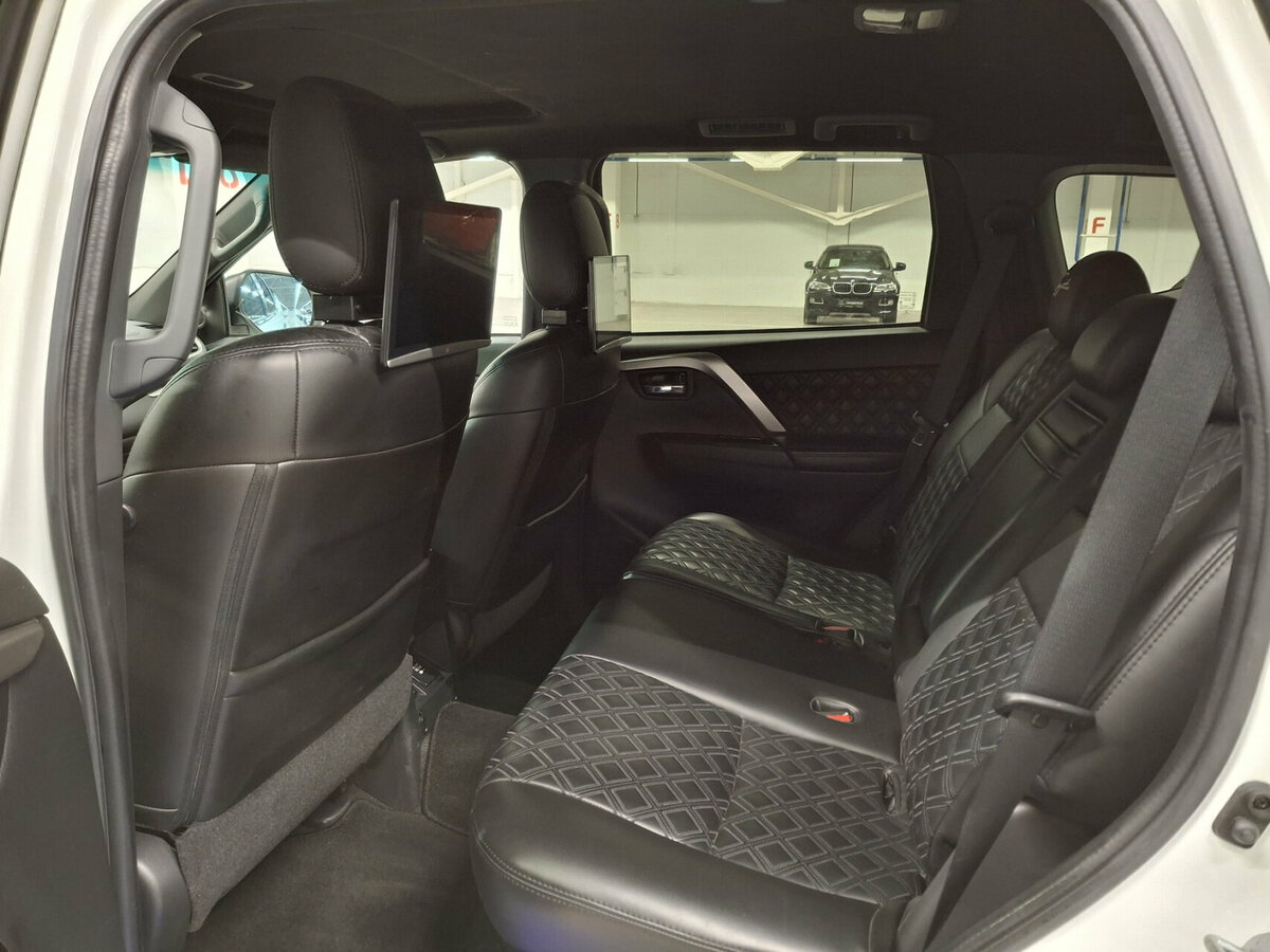 Mitsubishi Montero Sport III Рестайлинг, 2022 Фото №12