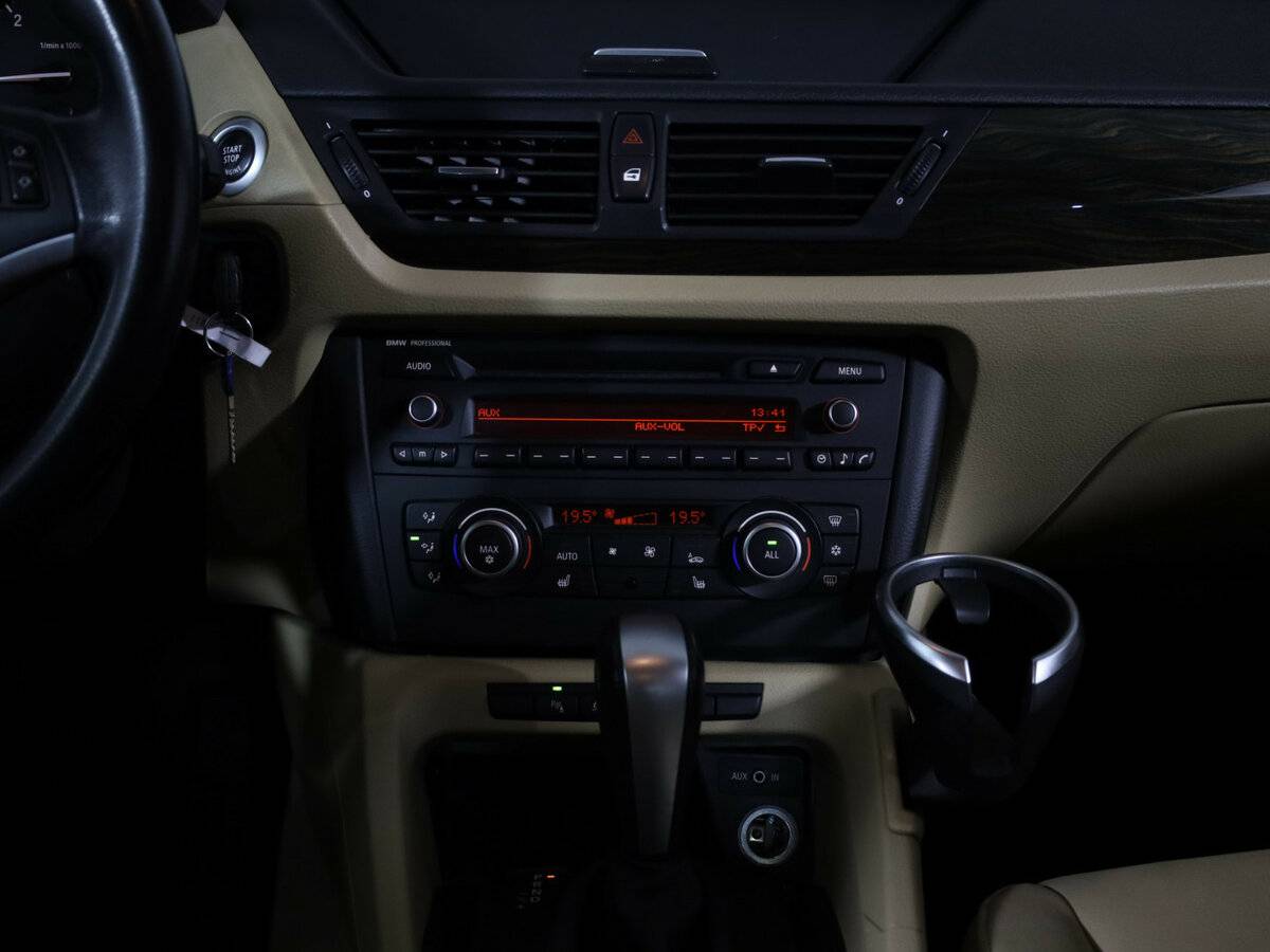 BMW X1 20d I (E84), 2011 Фото №8