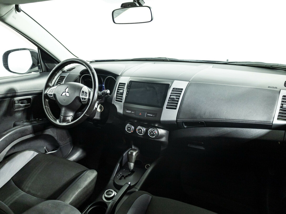 Mitsubishi Outlander II Рестайлинг, 2011 Фото №9