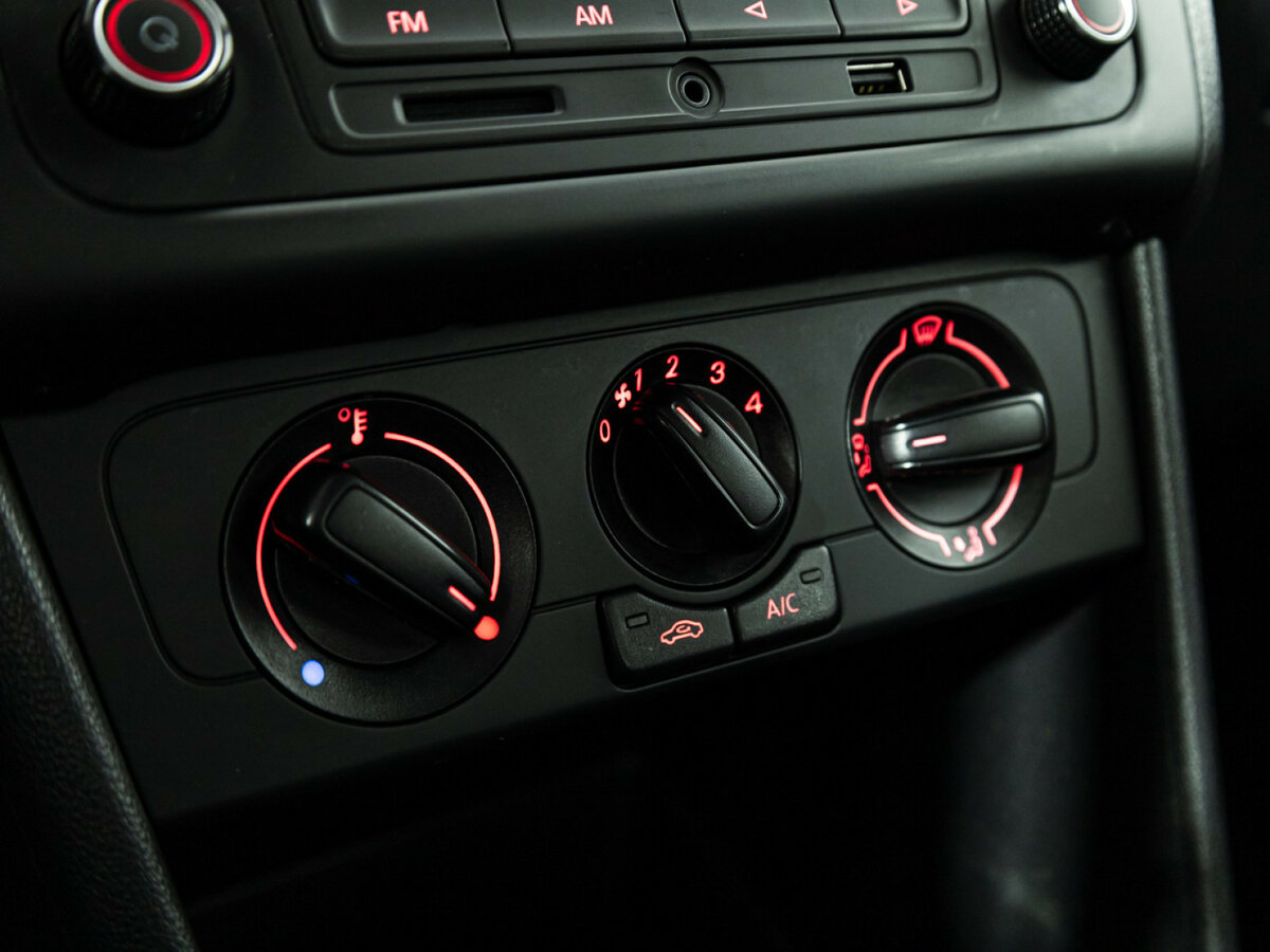 Volkswagen Polo V Рестайлинг, 2015 Фото №14