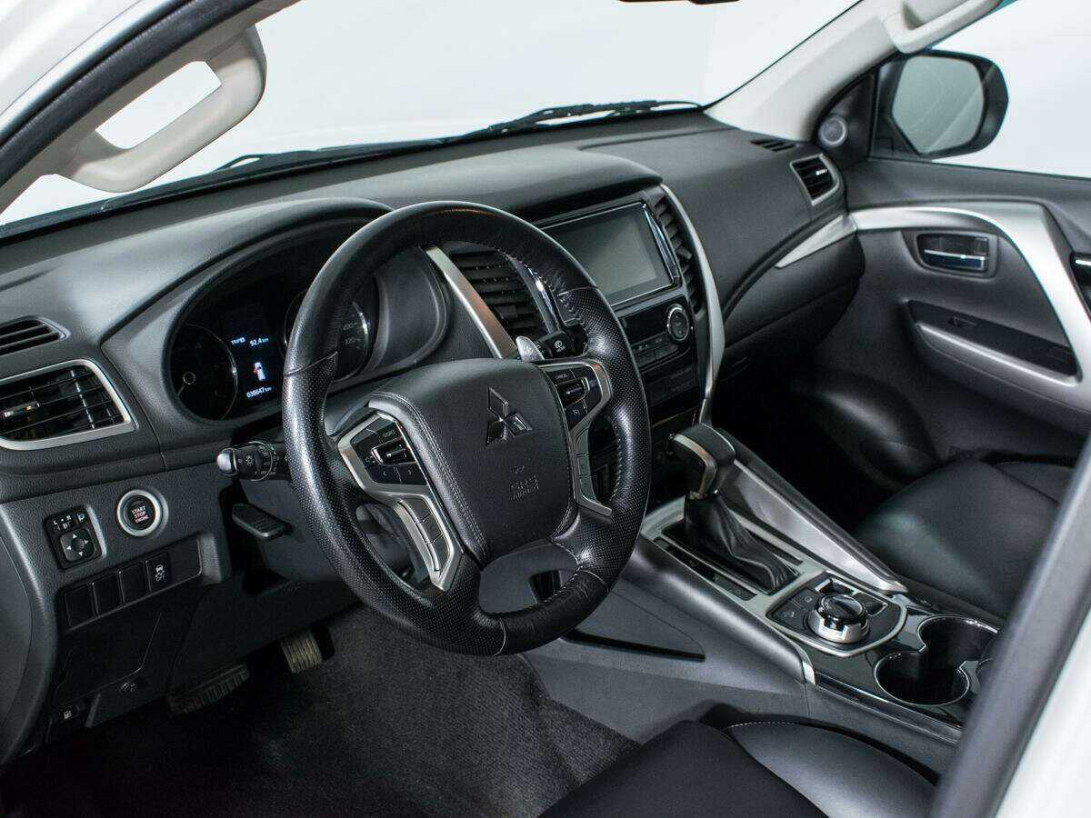 Mitsubishi Pajero Sport, 2018 Фото №12