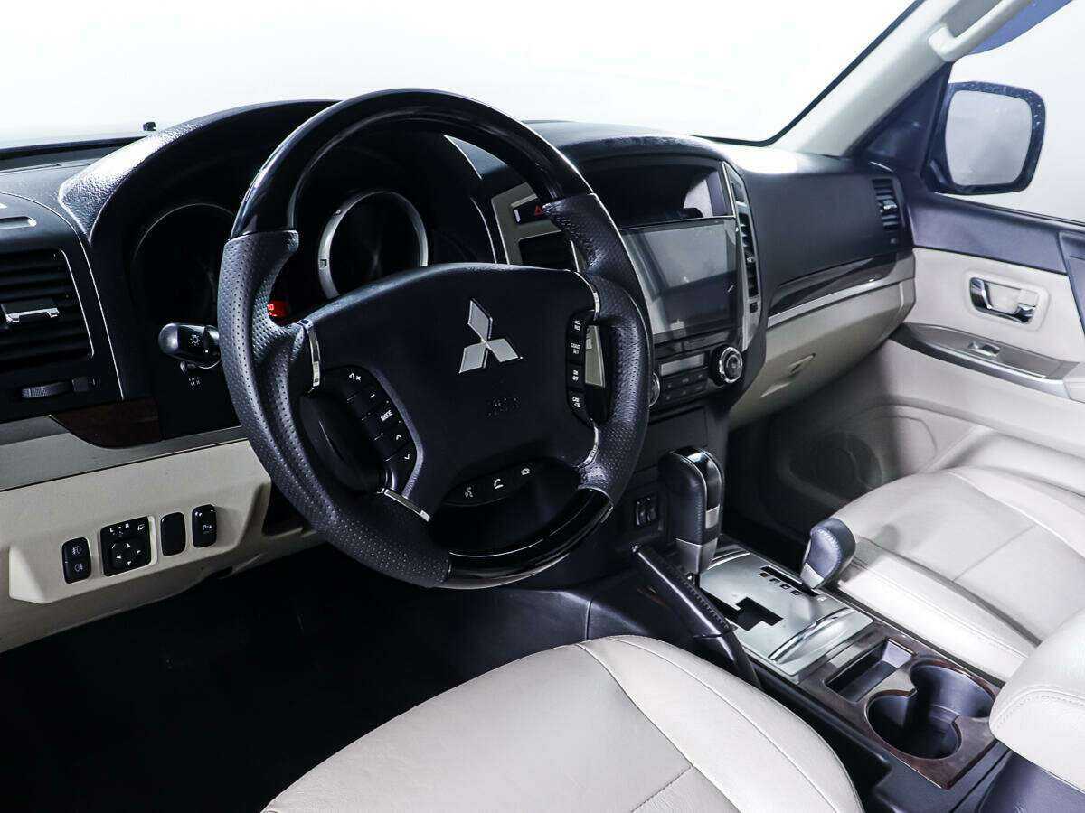 Mitsubishi Pajero, 2017 Фото №12