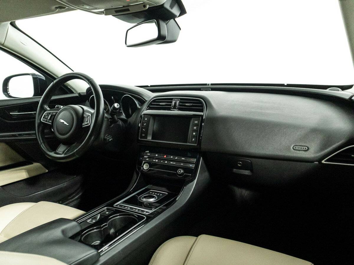 Jaguar XE, 2016 Фото №9