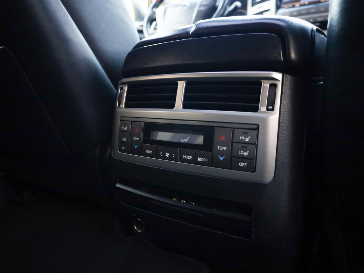Lexus LX 570 III Рестайлинг, 2012 Фото №19