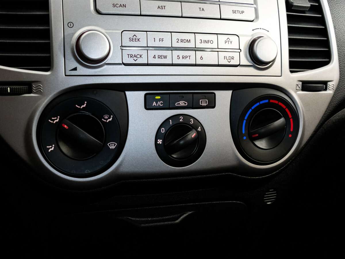 Hyundai i20, 2010 Фото №13