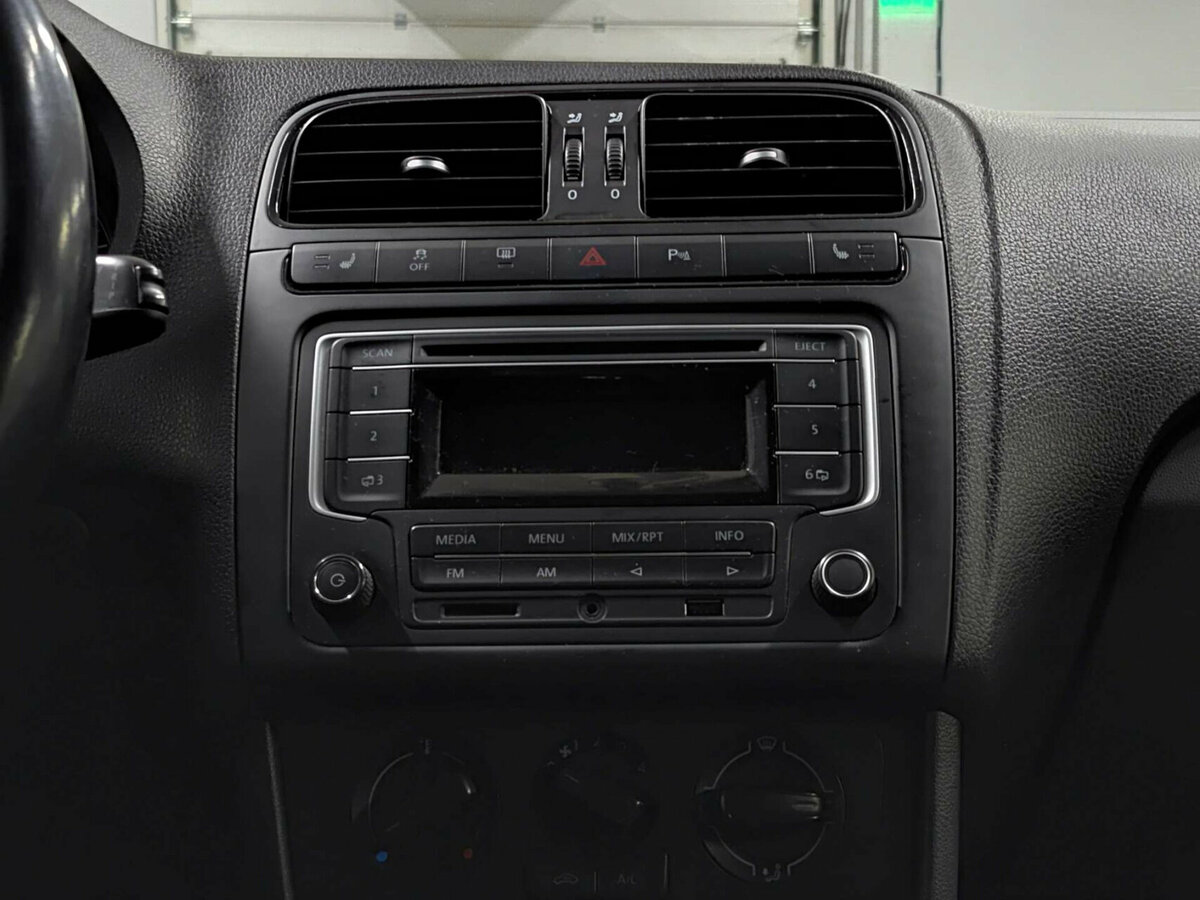 Volkswagen Polo V Рестайлинг, 2015 Фото №15
