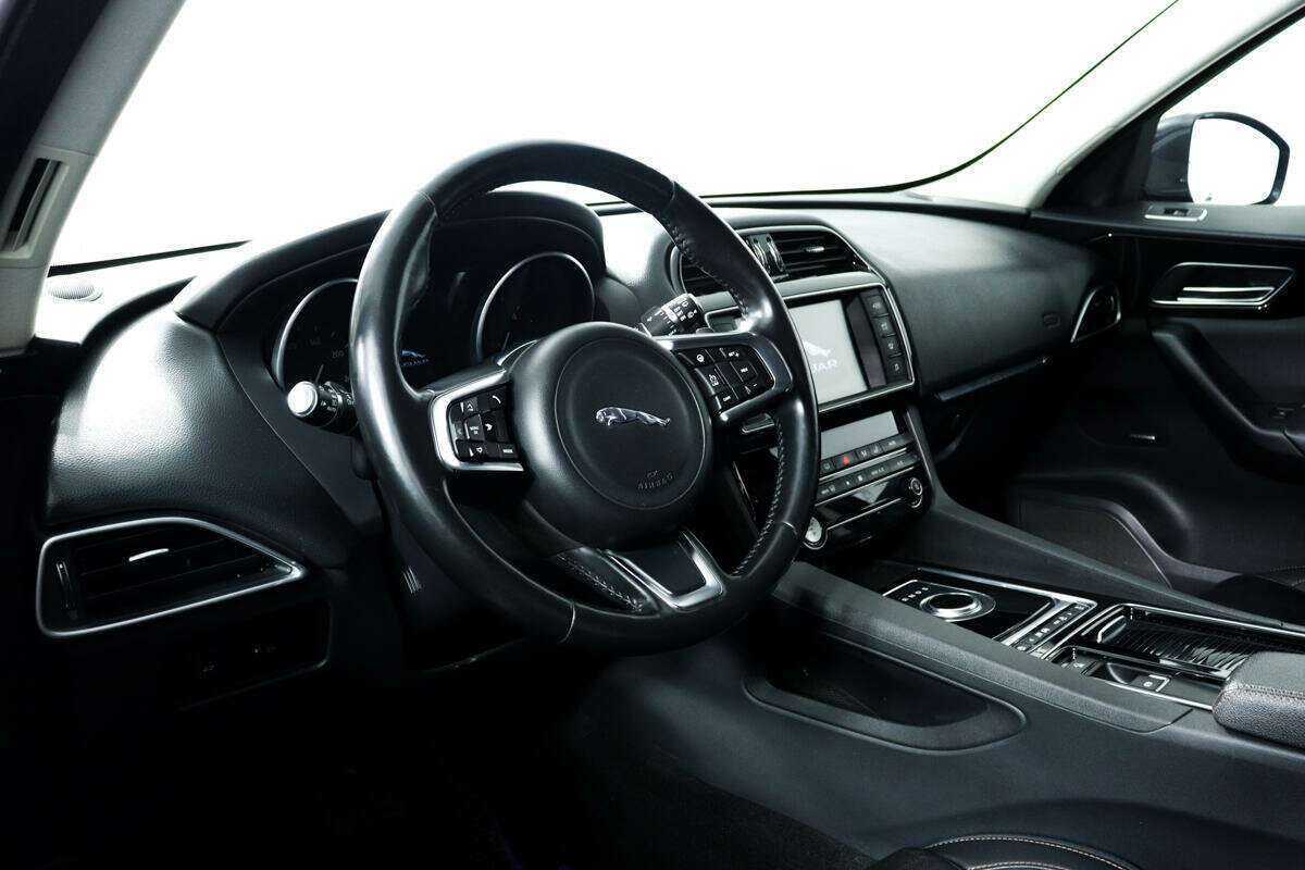 Jaguar F-Pace, 2017 Фото №13