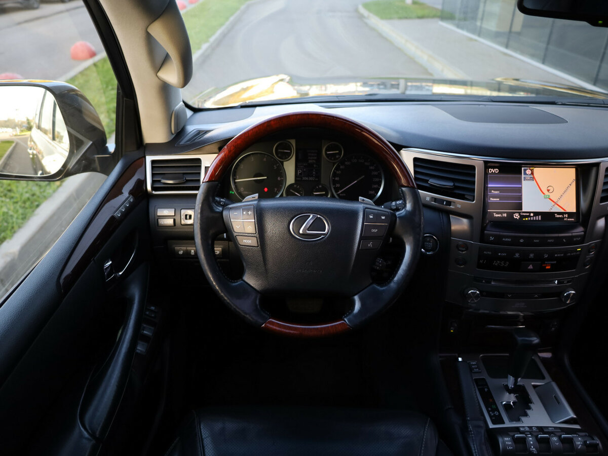 Lexus LX 570 III Рестайлинг, 2012 Фото №21