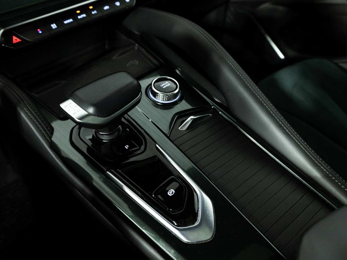 Geely Monjaro I, 2023 Фото №19