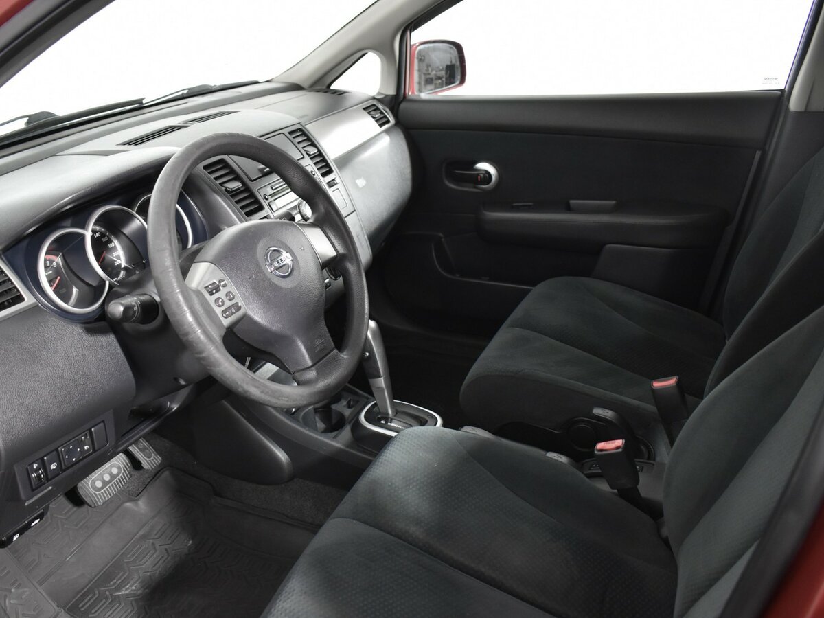 Nissan Tiida I Рестайлинг, 2010 Фото №8