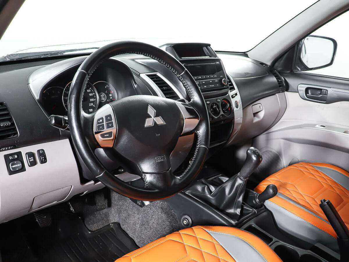 Mitsubishi Pajero Sport, 2014 Фото №15