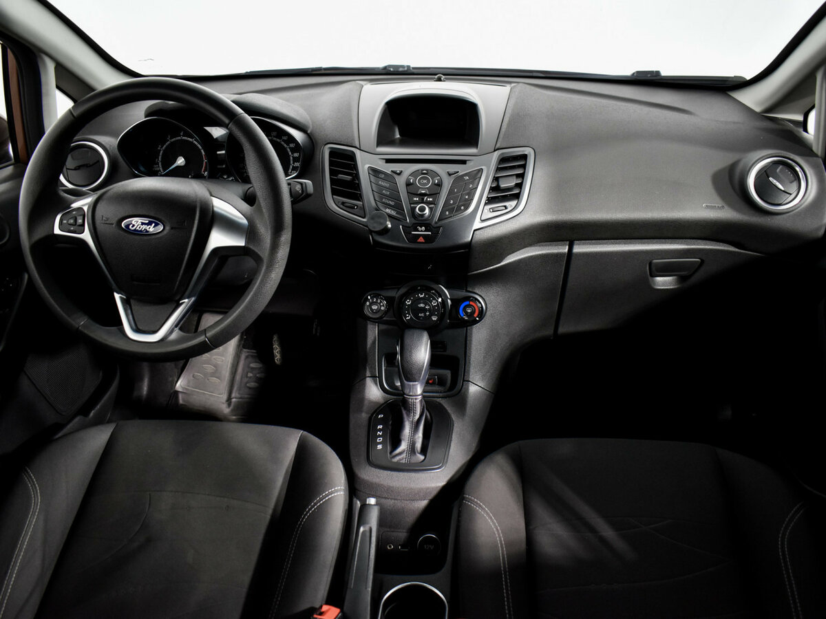 Ford Fiesta Mk6 Рестайлинг, 2016 Фото №14