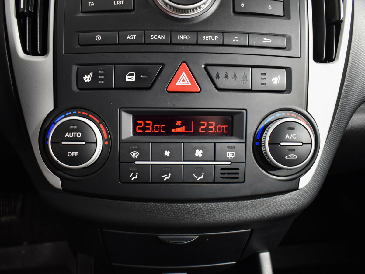 Kia Ceed I Рестайлинг, 2011 Фото №16