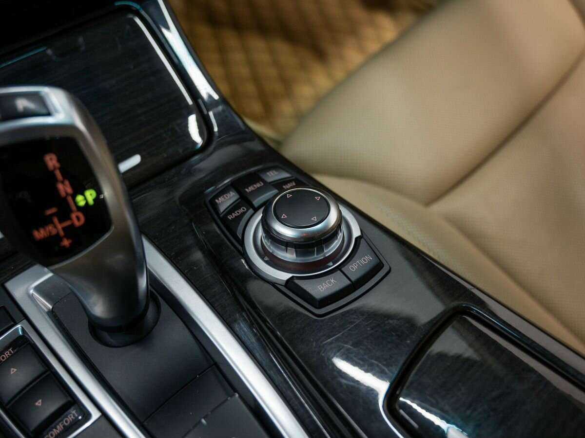 BMW 5 серии 530d xDrive, 2013 Фото №21