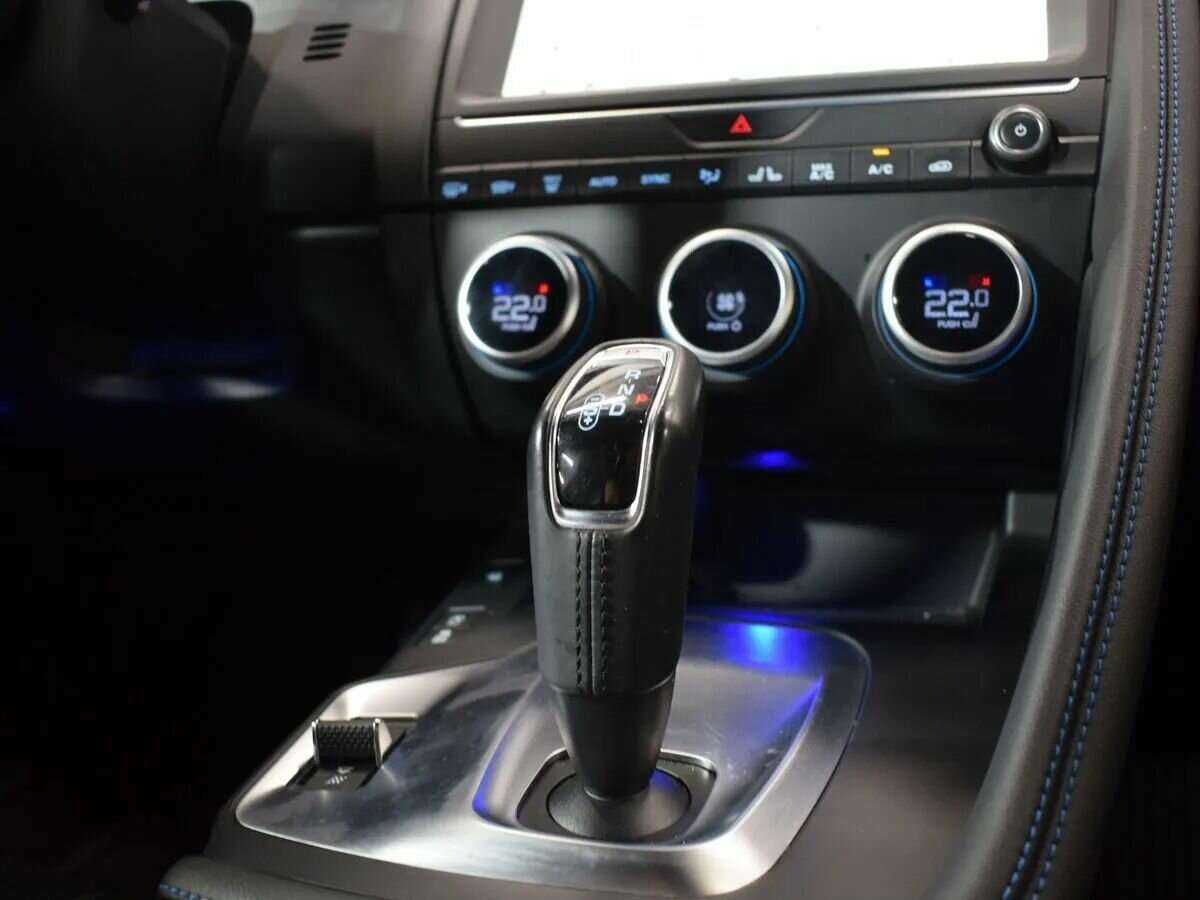 Jaguar E-Pace, 2020 Фото №7