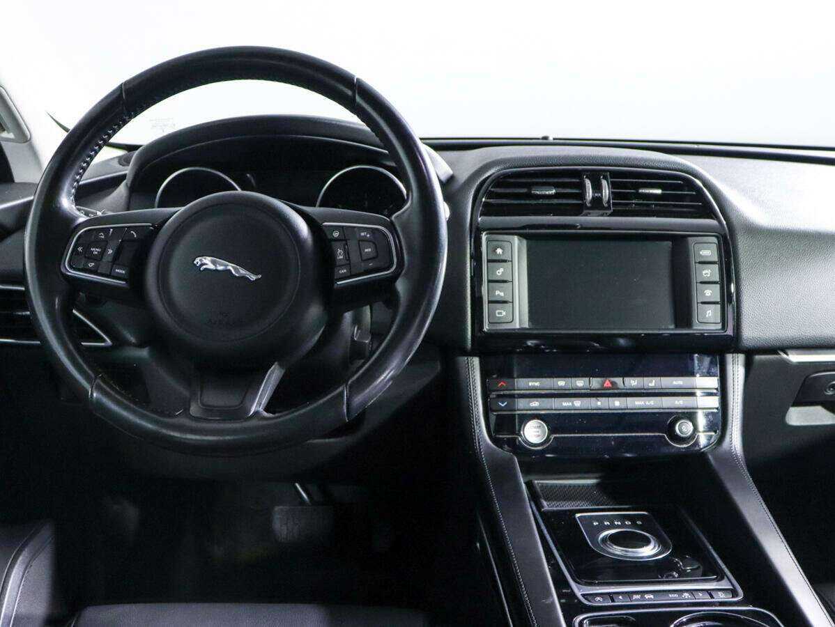 Jaguar F-Pace, 2016 Фото №8