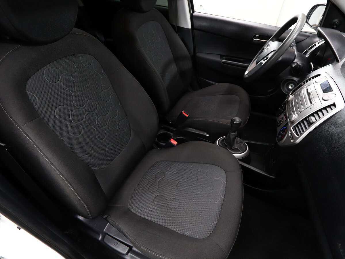 Hyundai i20, 2010 Фото №11