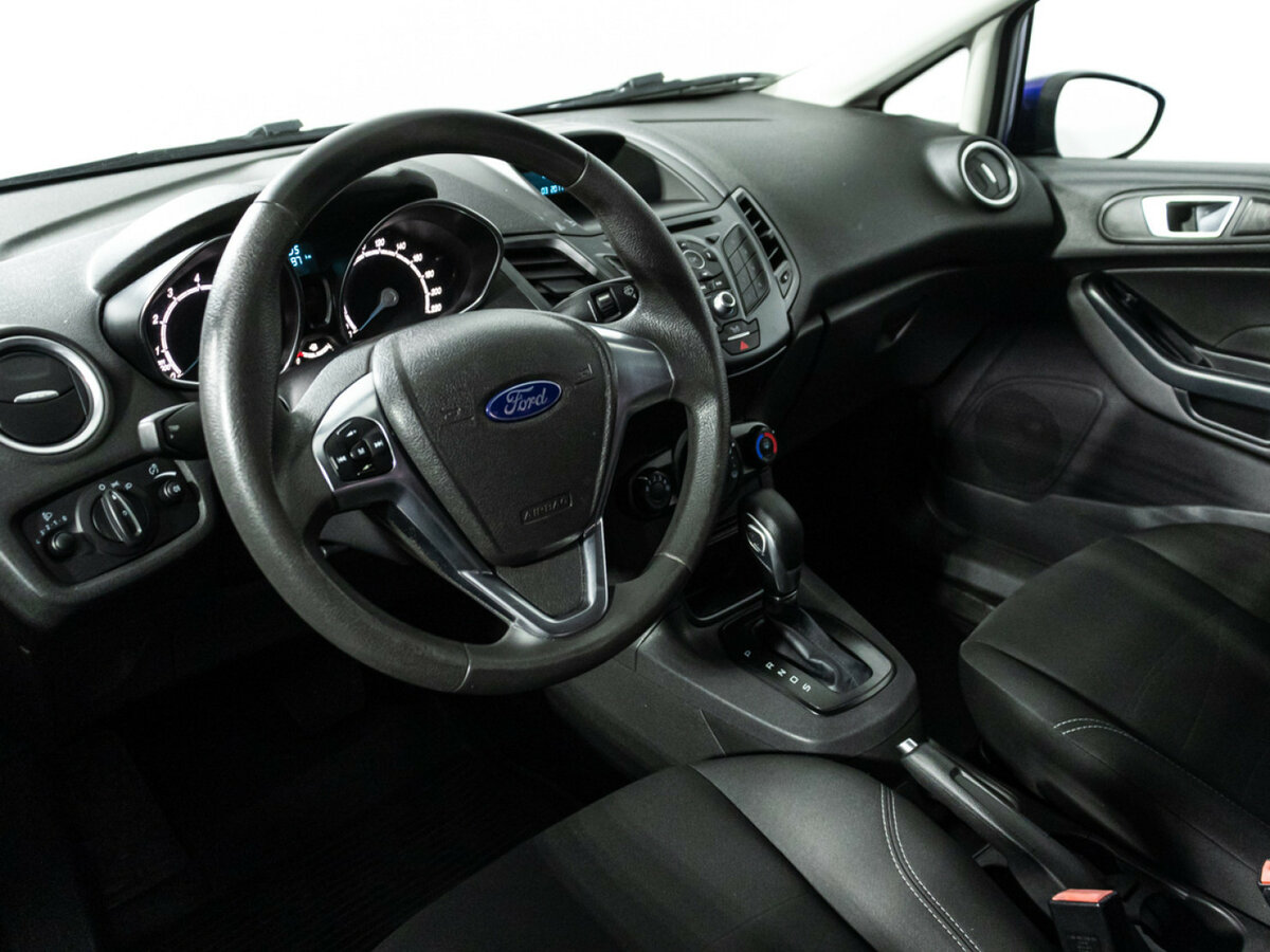 Ford Fiesta Mk6 Рестайлинг, 2015 Фото №11