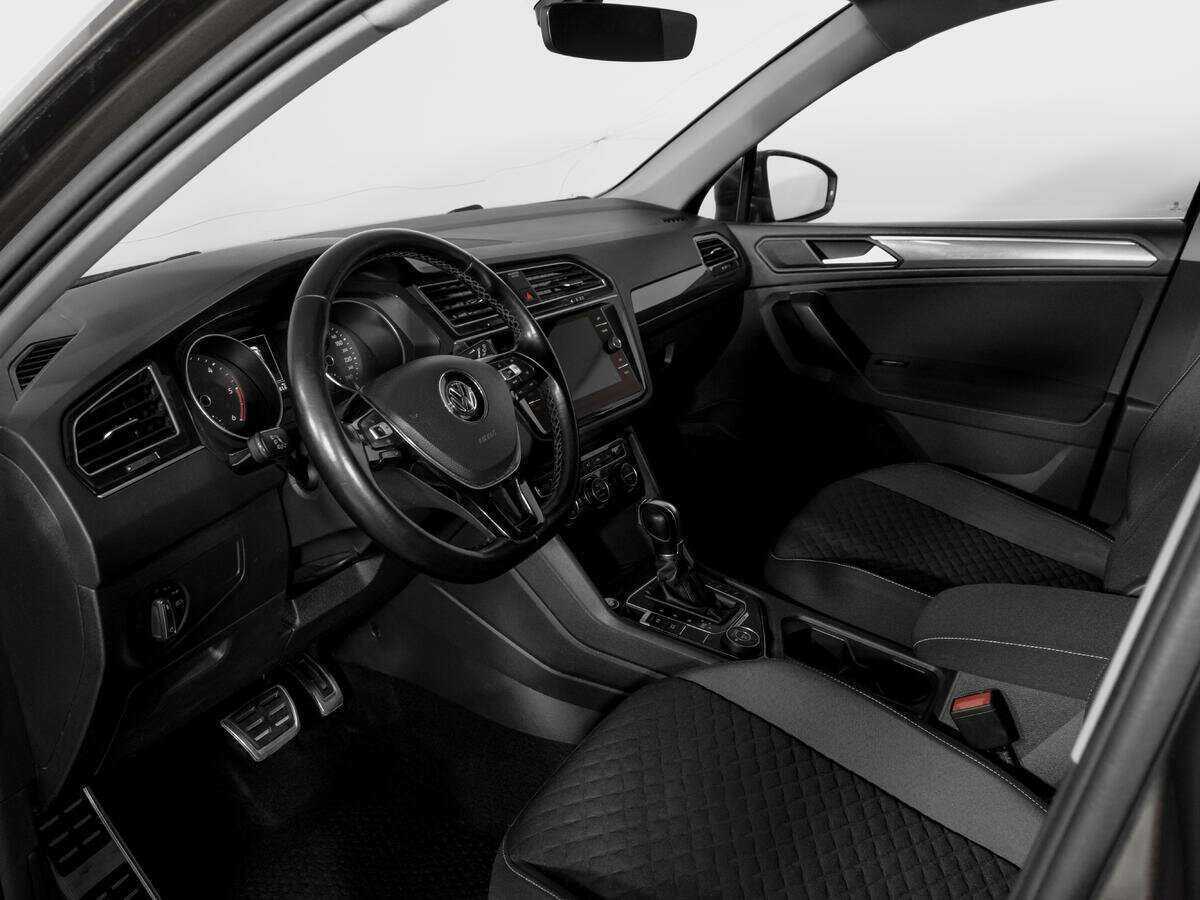 Volkswagen Tiguan, 2018 Фото №16