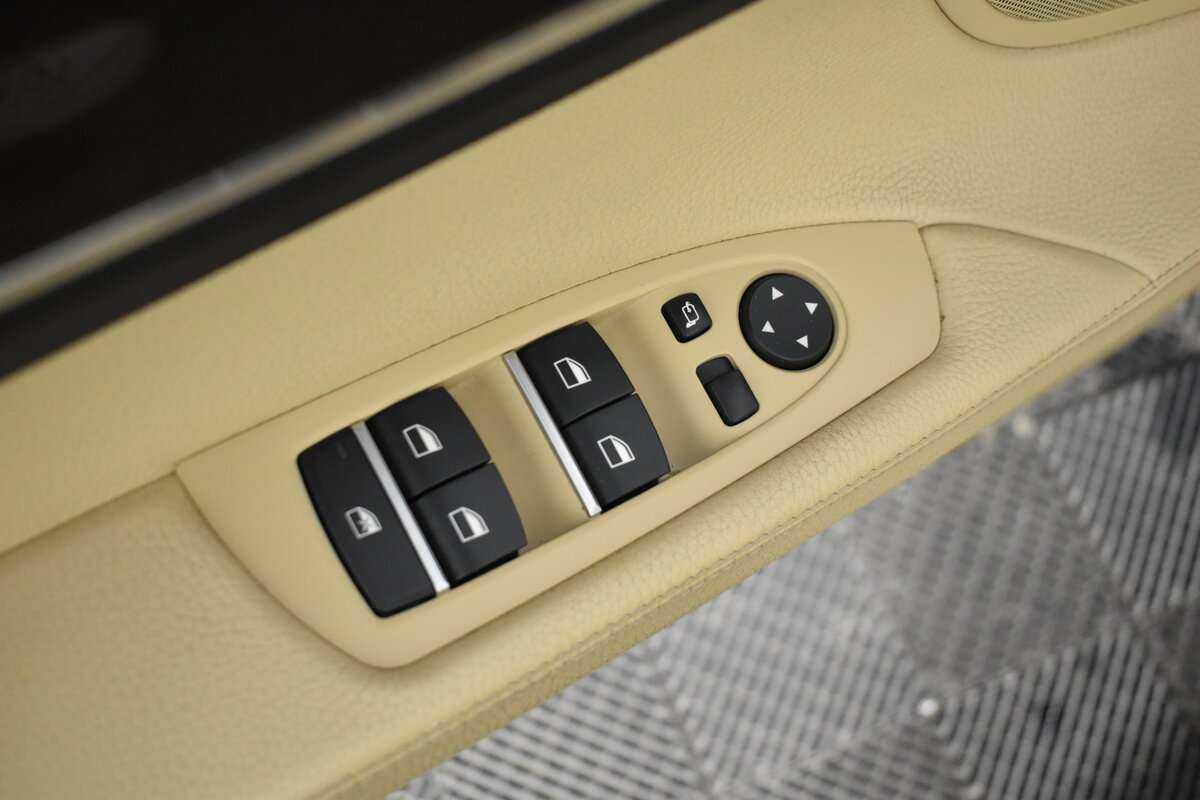 BMW 7 серии 750i xDrive, 2012 Фото №6