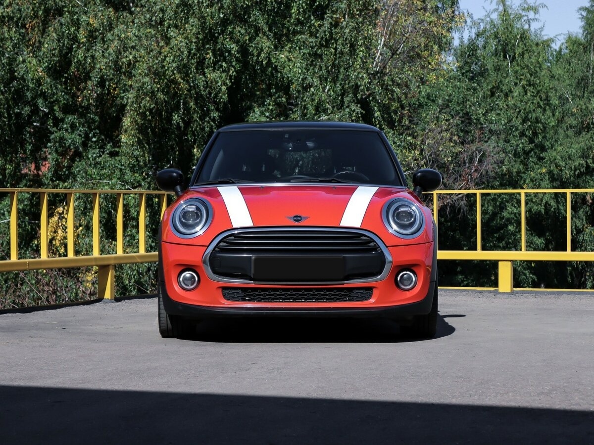Mini Hatch Cooper III (F55/F56) Рестайлинг, 2021 Фото №2
