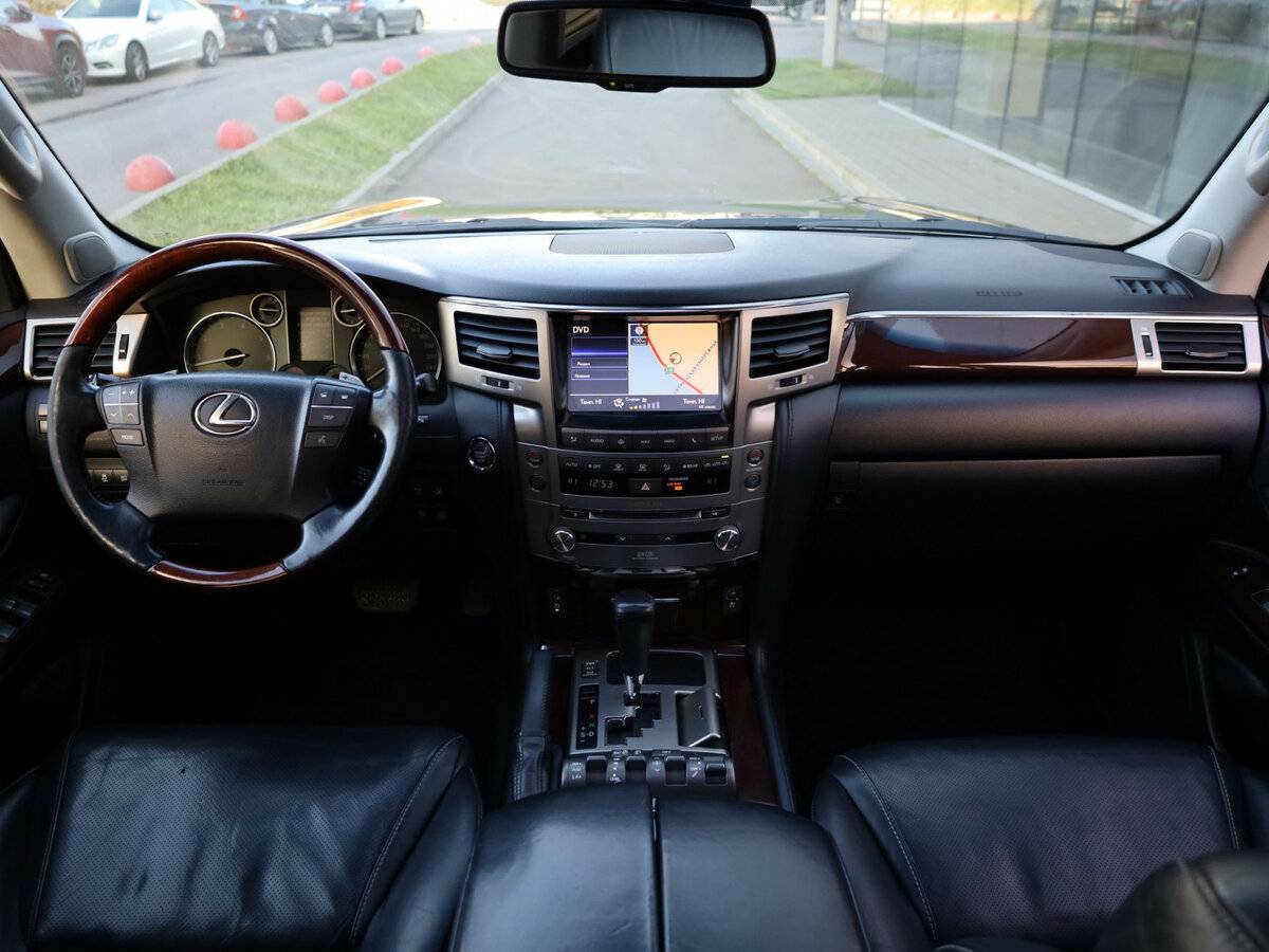 Lexus LX 570 III Рестайлинг, 2012 Фото №20