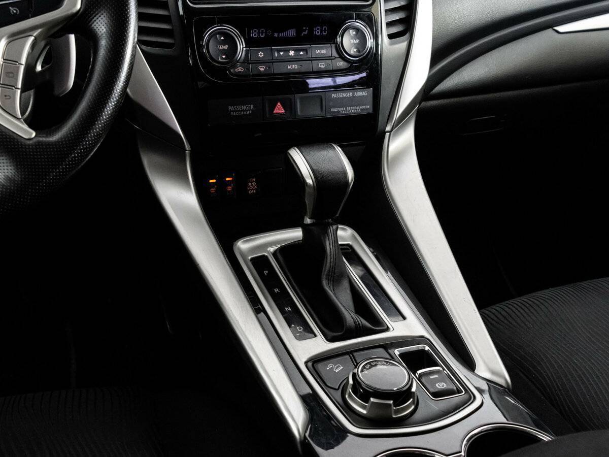 Mitsubishi Pajero Sport, 2017 Фото №10