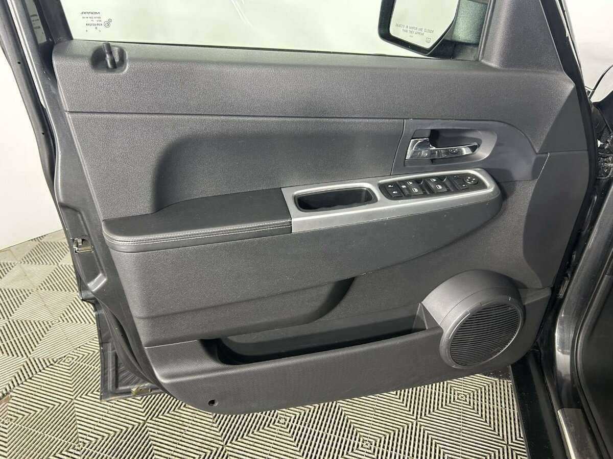Jeep Cherokee, 2010 Фото №8