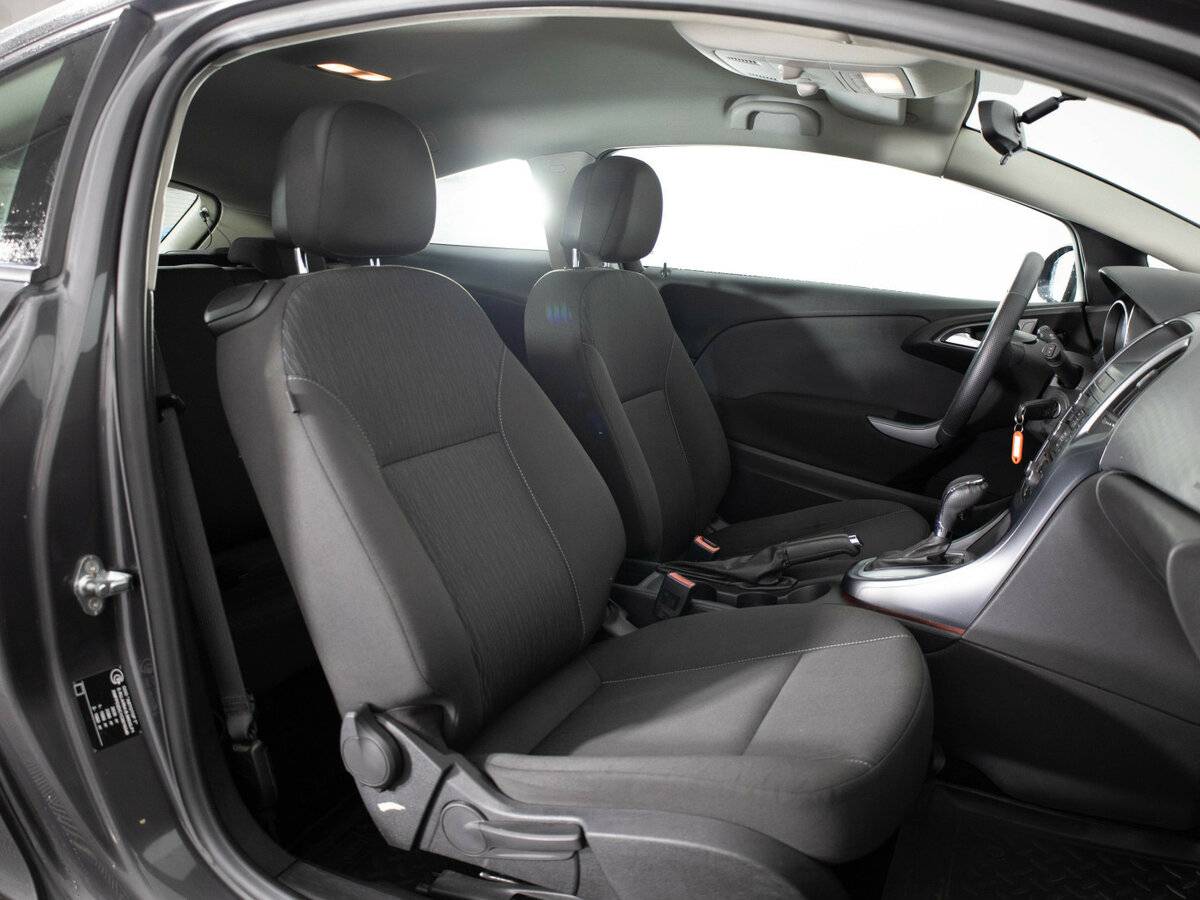 Opel Astra GTC J Рестайлинг, 2012 Фото №12