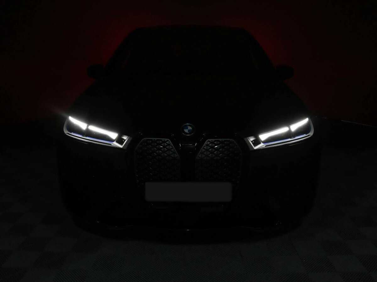BMW iX xDrive50, 2022 Фото №11