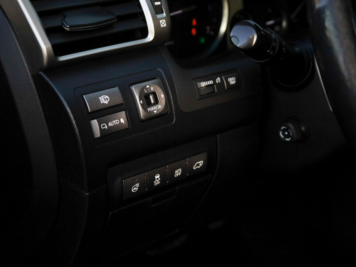 Lexus LX 570 III Рестайлинг, 2012 Фото №29