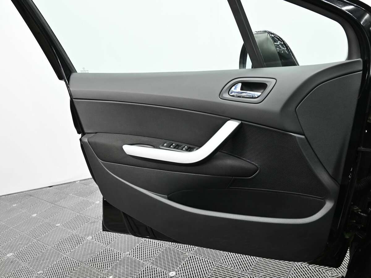 Peugeot 308, 2011 Фото №6