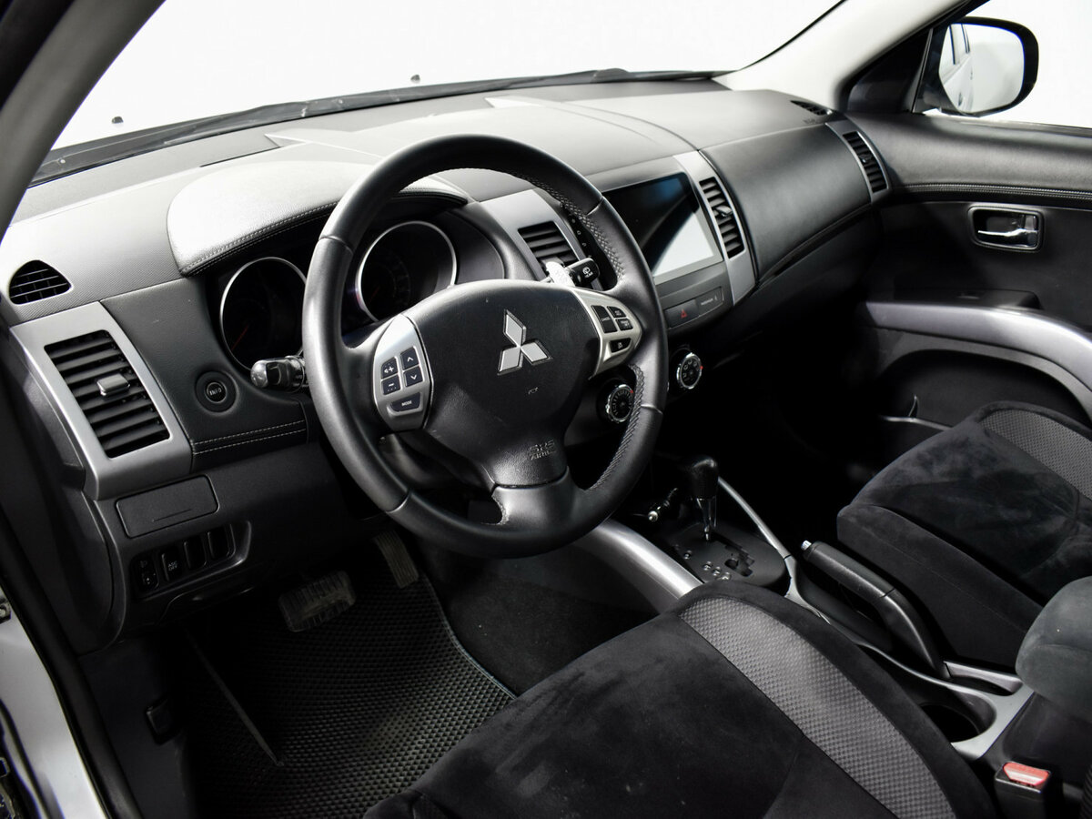 Mitsubishi Outlander II Рестайлинг, 2010 Фото №7