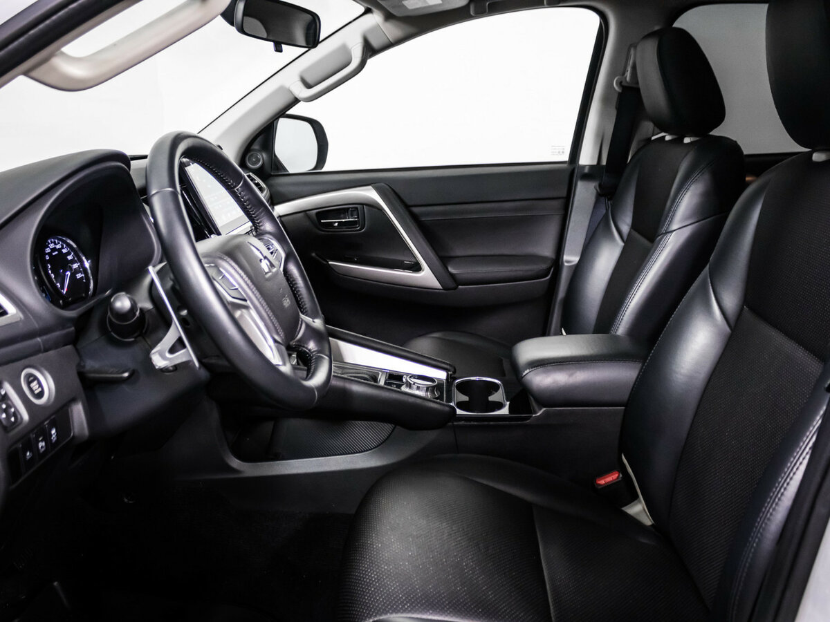 Mitsubishi Pajero Sport III Рестайлинг, 2020 Фото №16